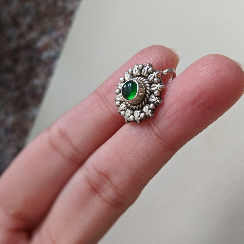 Silver and green nose pin